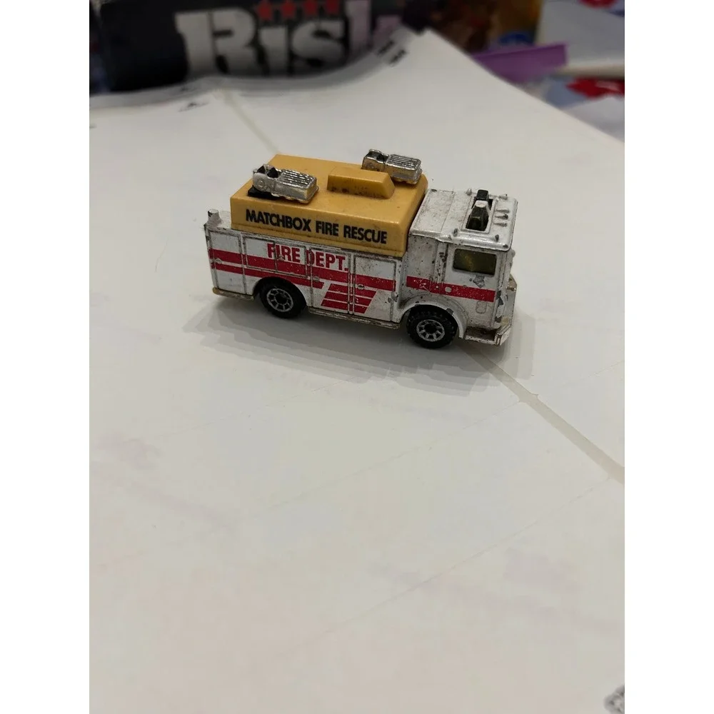 Vintage 1991 Matchbox Mack Auxiliary Power Truck Fire Dept Rescue White Red 1:64